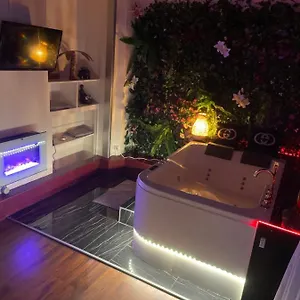  Appartement Jacuzzi 9em France